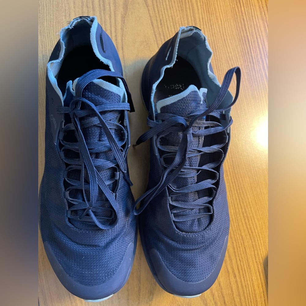 Arc’teryx gore tex running shoes women’s size 7.5